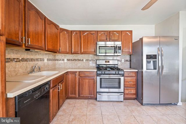 14 LANDON DR, Bordentown, NJ 08505