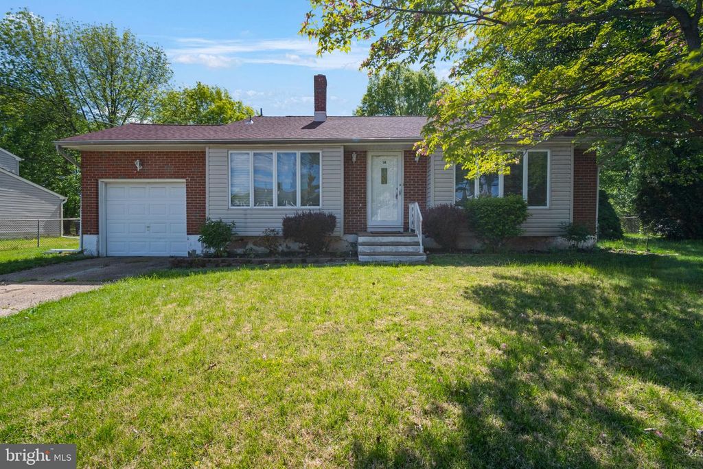 14 LANDON DR, Bordentown, NJ 08505