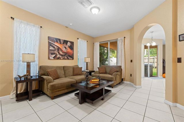 2281 NE 37th Rd 2281, Homestead, FL 33033
