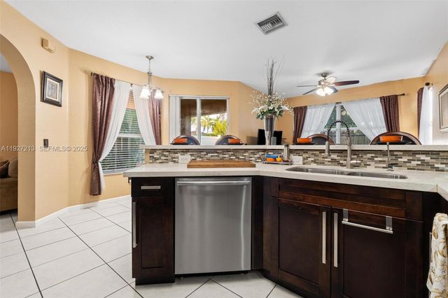 2281 NE 37th Rd 2281, Homestead, FL 33033