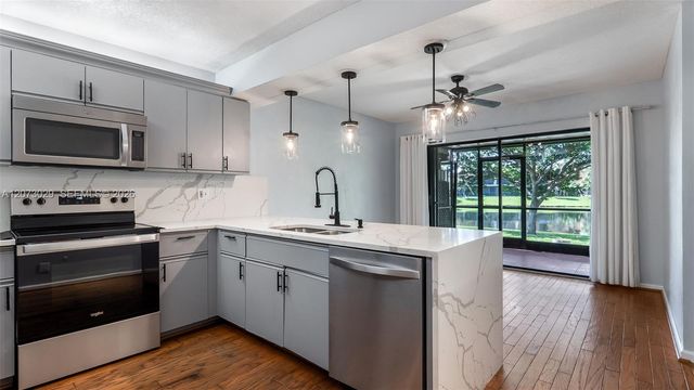 11112 N Harmony Lake Circle, Davie, FL 33324