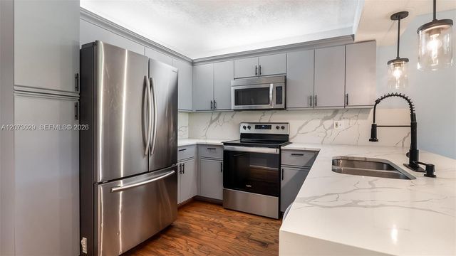 11112 N Harmony Lake Circle, Davie, FL 33324
