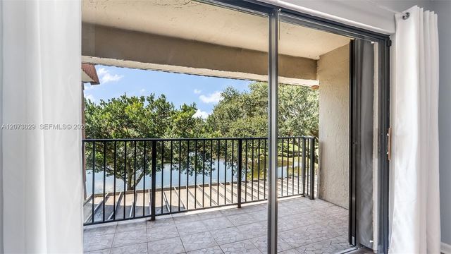 11112 N Harmony Lake Circle, Davie, FL 33324