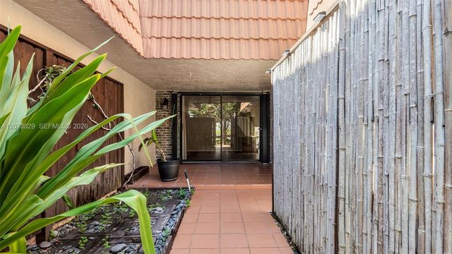 11112 N Harmony Lake Circle, Davie, FL 33324