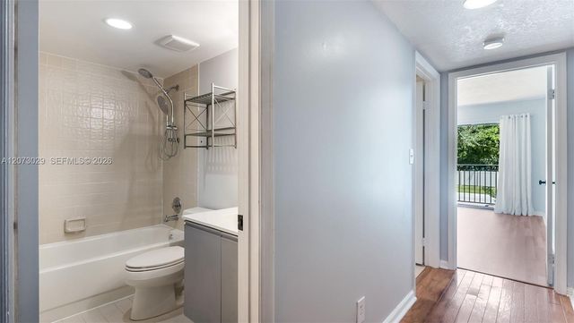 11112 N Harmony Lake Circle, Davie, FL 33324