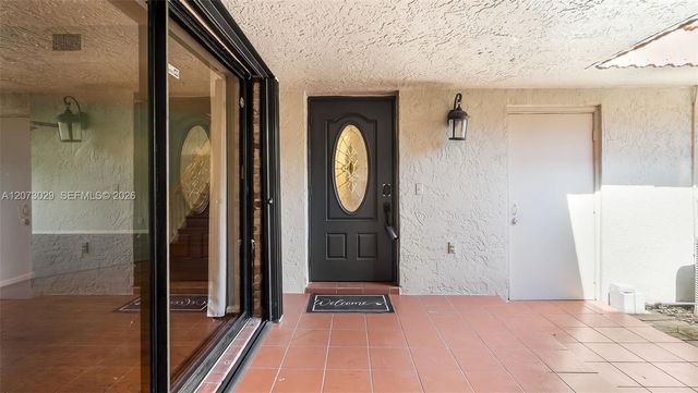 11112 N Harmony Lake Circle, Davie, FL 33324