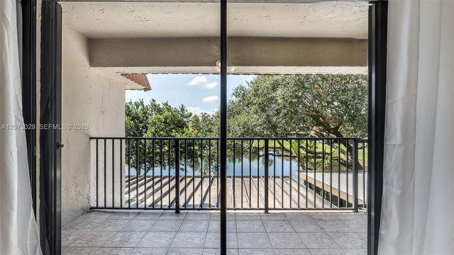 11112 N Harmony Lake Circle, Davie, FL 33324