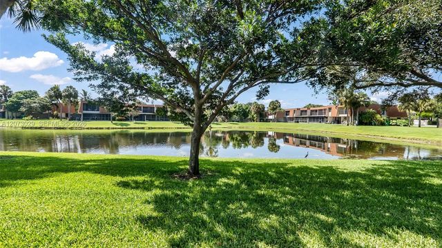 11112 N Harmony Lake Circle, Davie, FL 33324