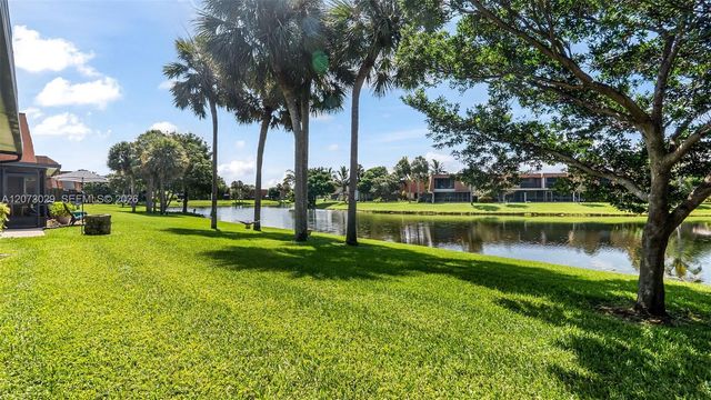 11112 N Harmony Lake Circle, Davie, FL 33324