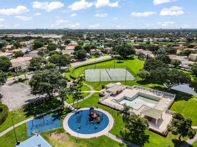 11112 N Harmony Lake Circle, Davie, FL 33324