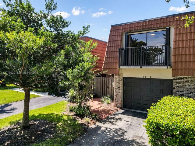 11112 N Harmony Lake Circle, Davie, FL 33324