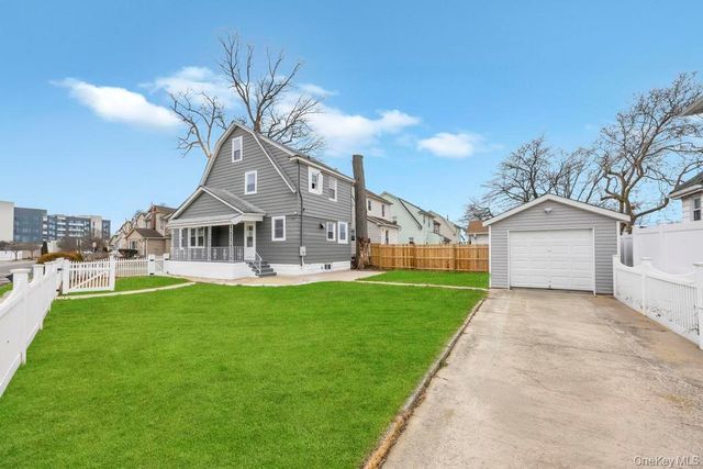 17 Sapir Street, Valley Stream, NY 11580