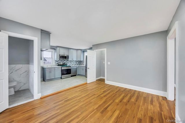 17 Sapir Street, Valley Stream, NY 11580