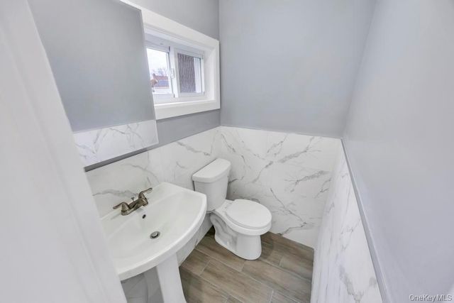 17 Sapir Street, Valley Stream, NY 11580