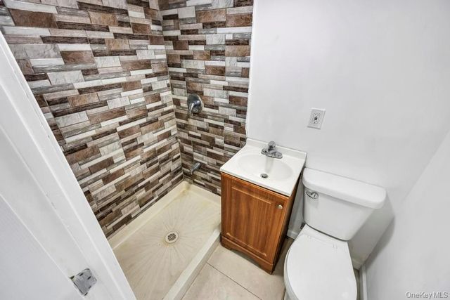 17 Sapir Street, Valley Stream, NY 11580