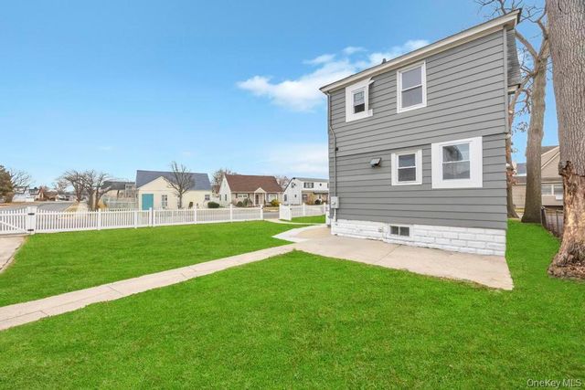 17 Sapir Street, Valley Stream, NY 11580