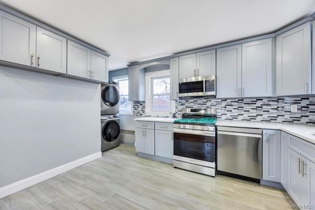 17 Sapir Street, Valley Stream, NY 11580