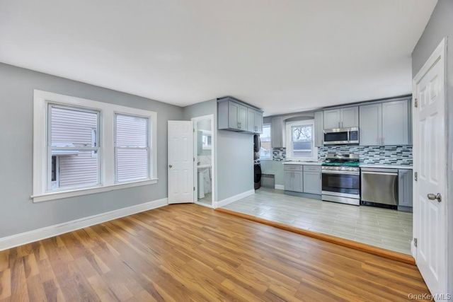 17 Sapir Street, Valley Stream, NY 11580