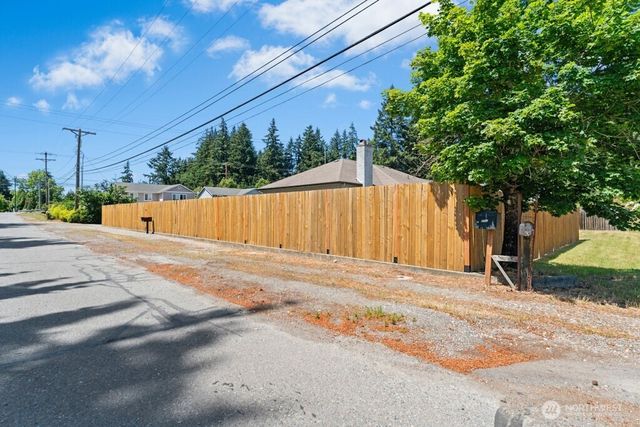 5305 64th St W, University Place, WA 98466
