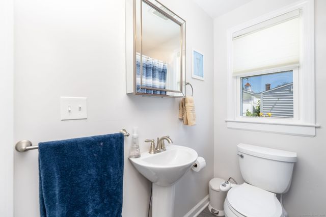 42 Old Colony Road, Old Lyme, CT 06371