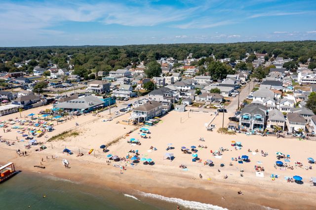 42 Old Colony Road, Old Lyme, CT 06371