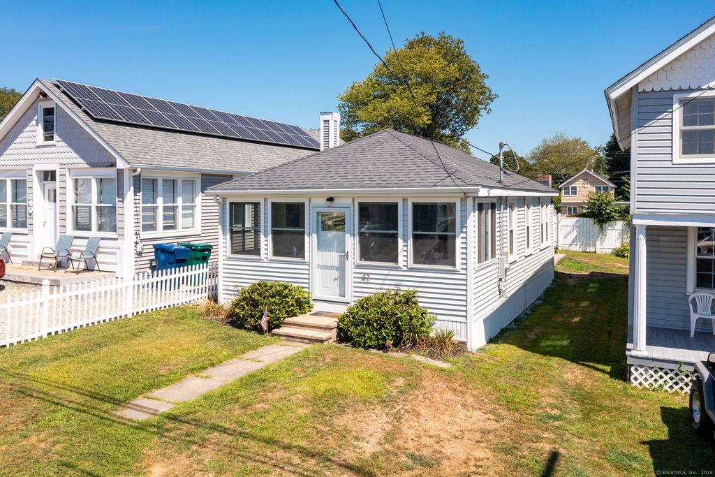 42 Old Colony Road, Old Lyme, CT 06371