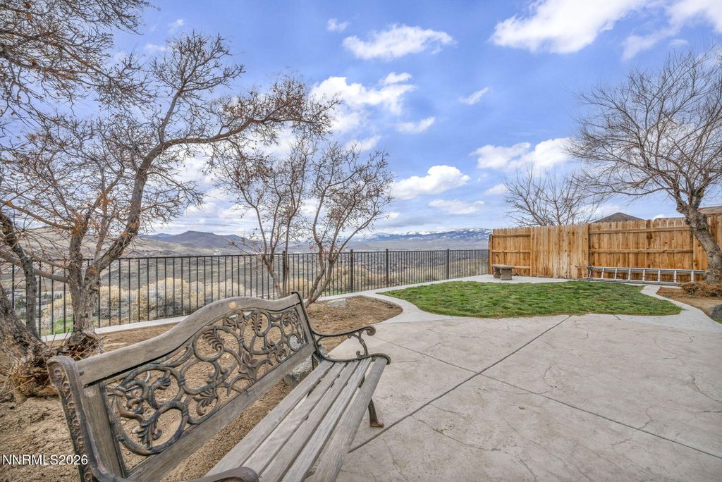 Image 11 of property listing at 4292 Desert Highlands Drive, Sparks, NV 89436