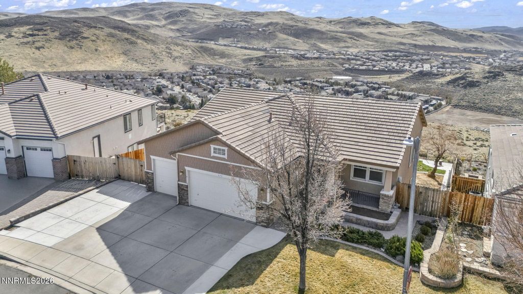 Image 4 of property listing at 4292 Desert Highlands Drive, Sparks, NV 89436