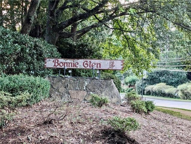 830 Bonnie Glen SE Drive, Marietta, GA 30067