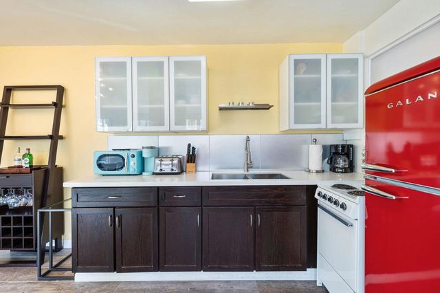 1111 E Palm Canyon Drive 122, Palm Springs, CA 92264