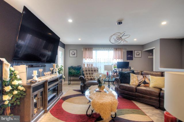 881B SCOTSWOOD CT, Mount Laurel, NJ 08054