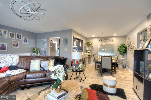 881B SCOTSWOOD CT, Mount Laurel, NJ 08054