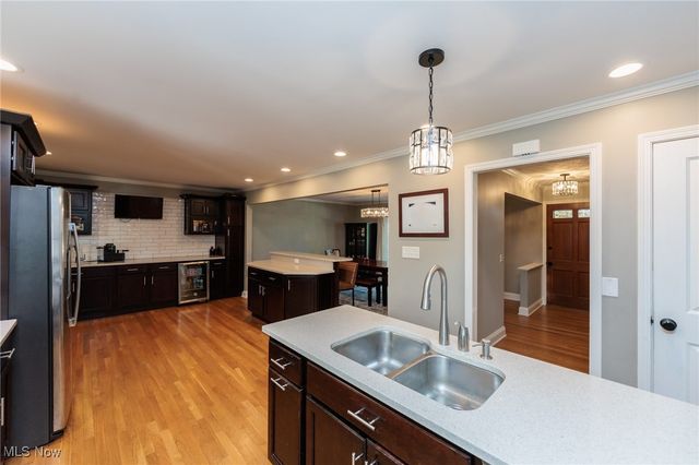 30334 Manhasset Drive, Bay Village, OH 44140