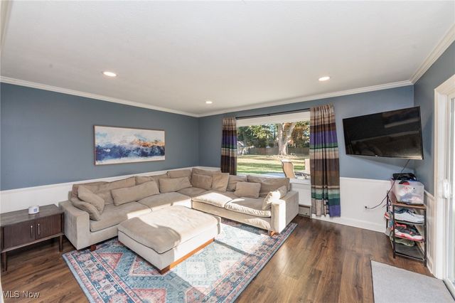 30334 Manhasset Drive, Bay Village, OH 44140