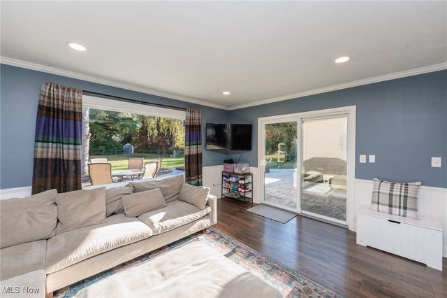 30334 Manhasset Drive, Bay Village, OH 44140