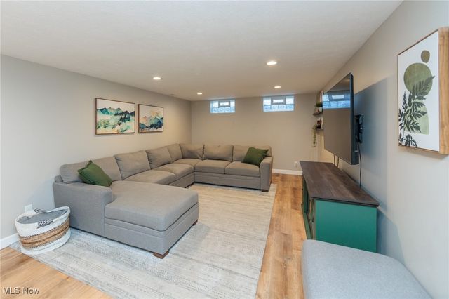 30334 Manhasset Drive, Bay Village, OH 44140