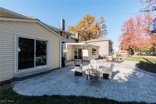 30334 Manhasset Drive, Bay Village, OH 44140