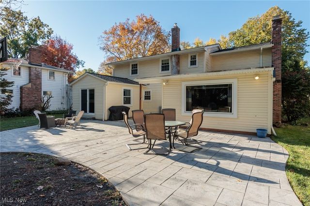 30334 Manhasset Drive, Bay Village, OH 44140