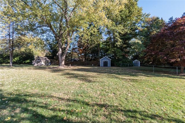 30334 Manhasset Drive, Bay Village, OH 44140