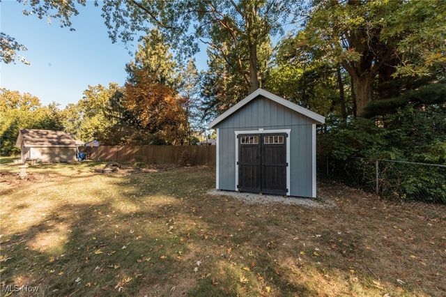 30334 Manhasset Drive, Bay Village, OH 44140