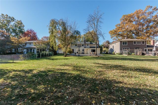 30334 Manhasset Drive, Bay Village, OH 44140