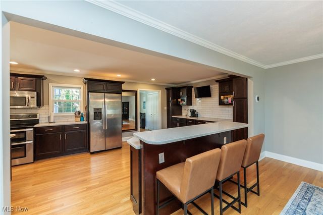 30334 Manhasset Drive, Bay Village, OH 44140