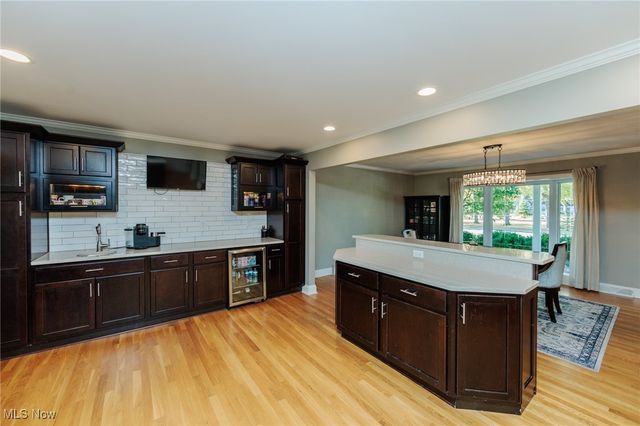 30334 Manhasset Drive, Bay Village, OH 44140