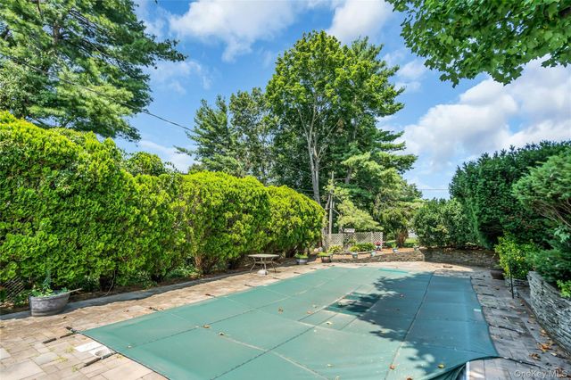 4 Crabapple Lane, Commack, NY 11725