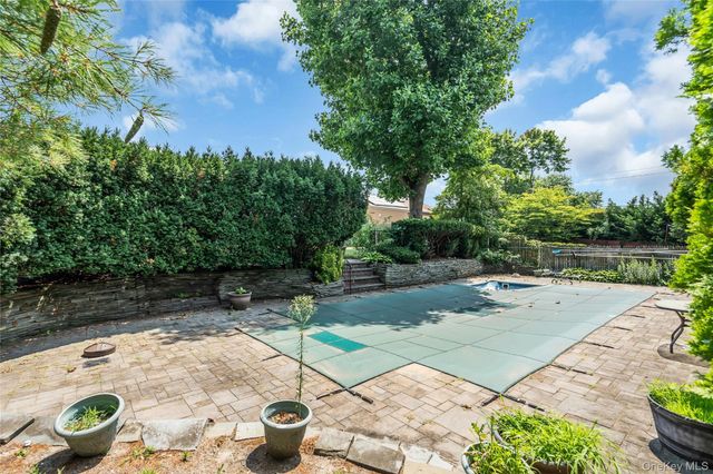 4 Crabapple Lane, Commack, NY 11725
