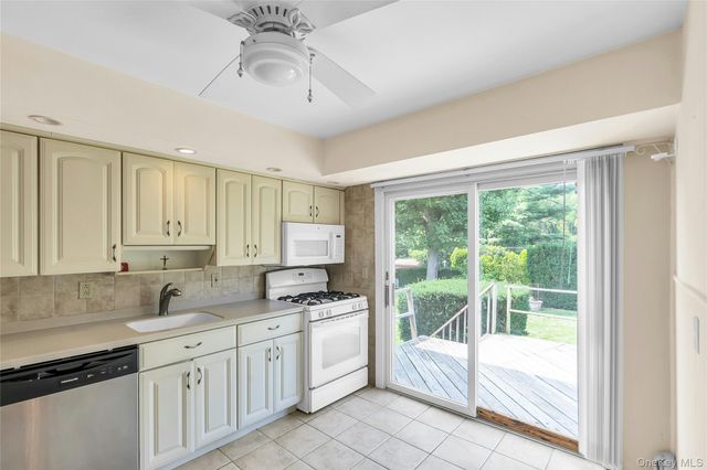 4 Crabapple Lane, Commack, NY 11725