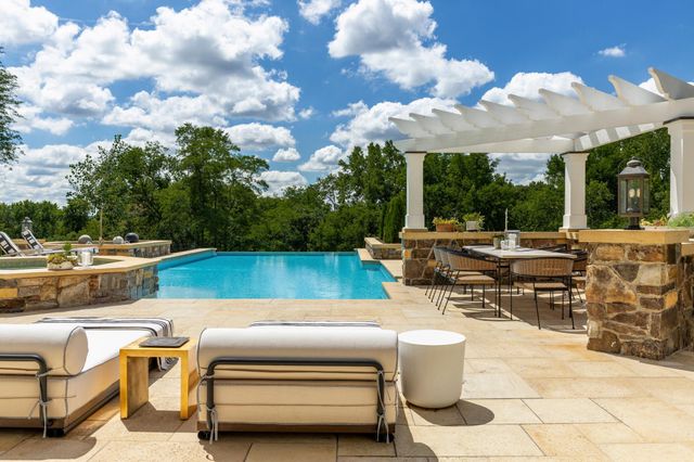 7317 Auto Club Road, Bloomington, MN 55438