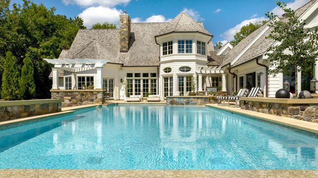 7317 Auto Club Road, Bloomington, MN 55438