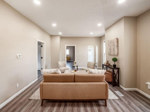 3543 Cleveland Avenue, Grove City, OH 43123