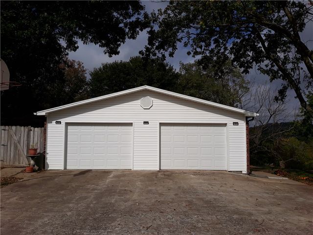 101 Campbell Road, Fayetteville, AR 72701